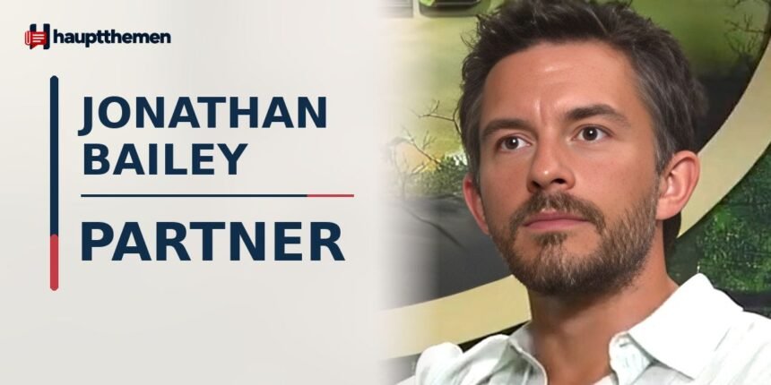 Jonathan Bailey bei einem öffentlichen Auftritt auf dem roten Teppich